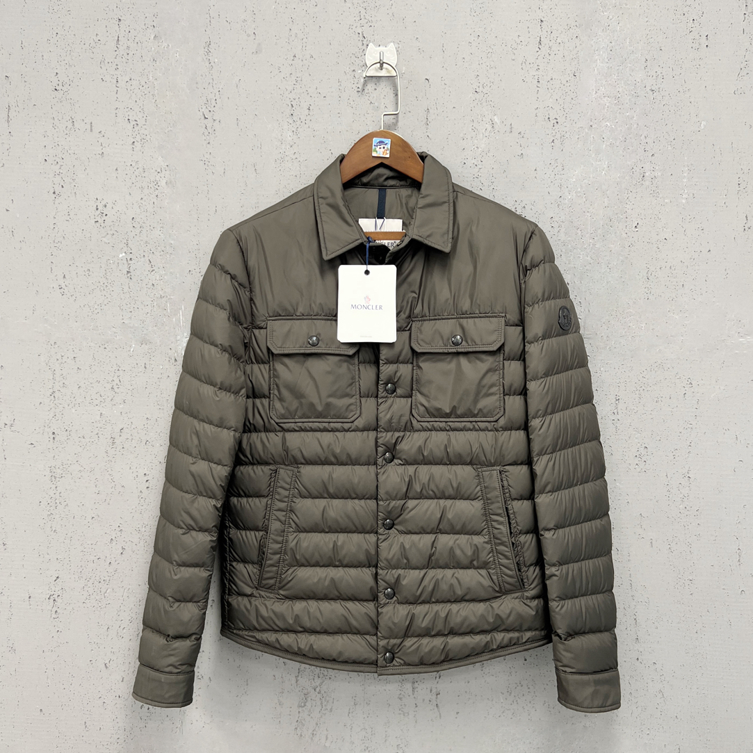 未使用 MONCLER moncler蒙口新款军绿色皮标薄款羽绒服2码