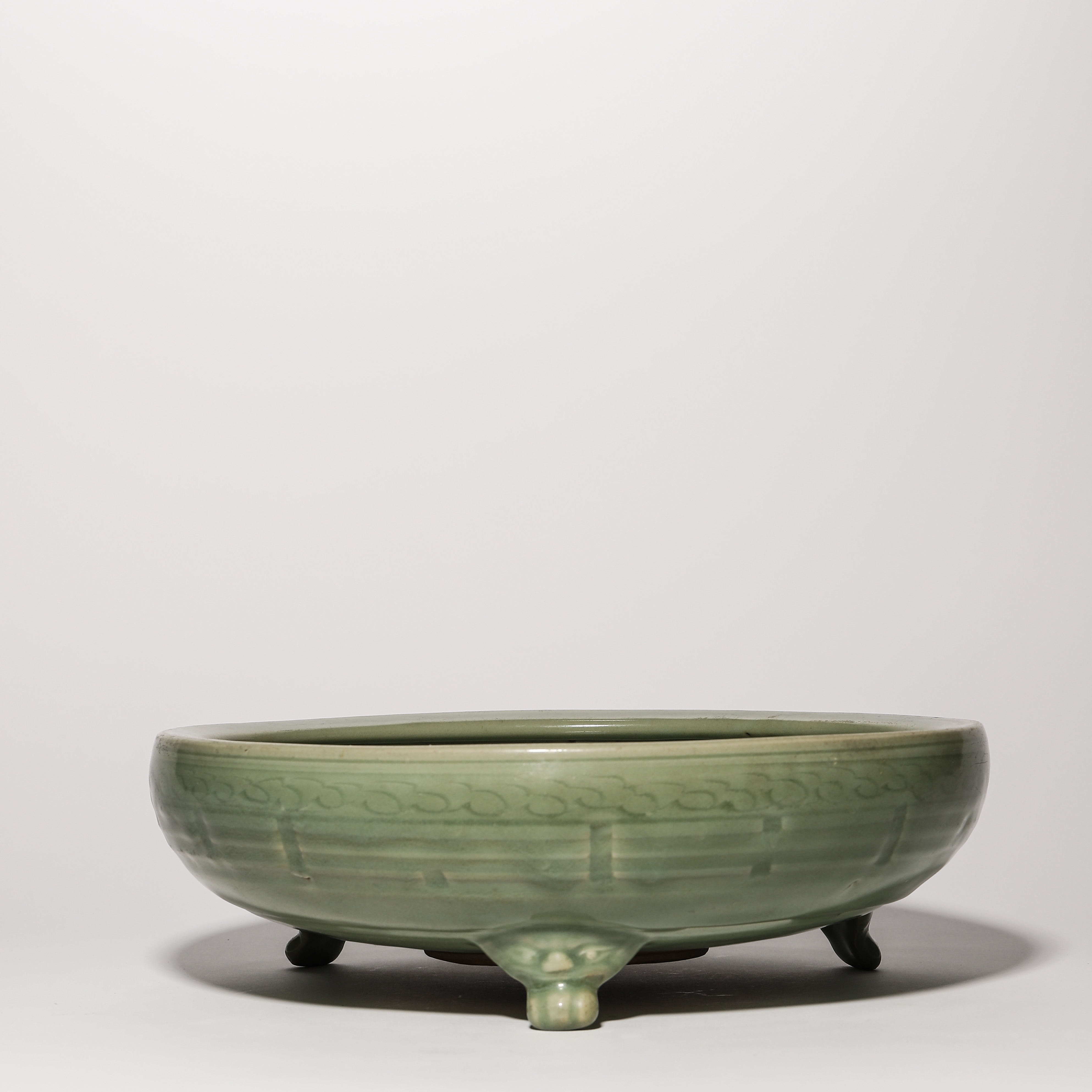 Lot17 明代 梅子青釉八卦兽足洗炉【古董拍卖】