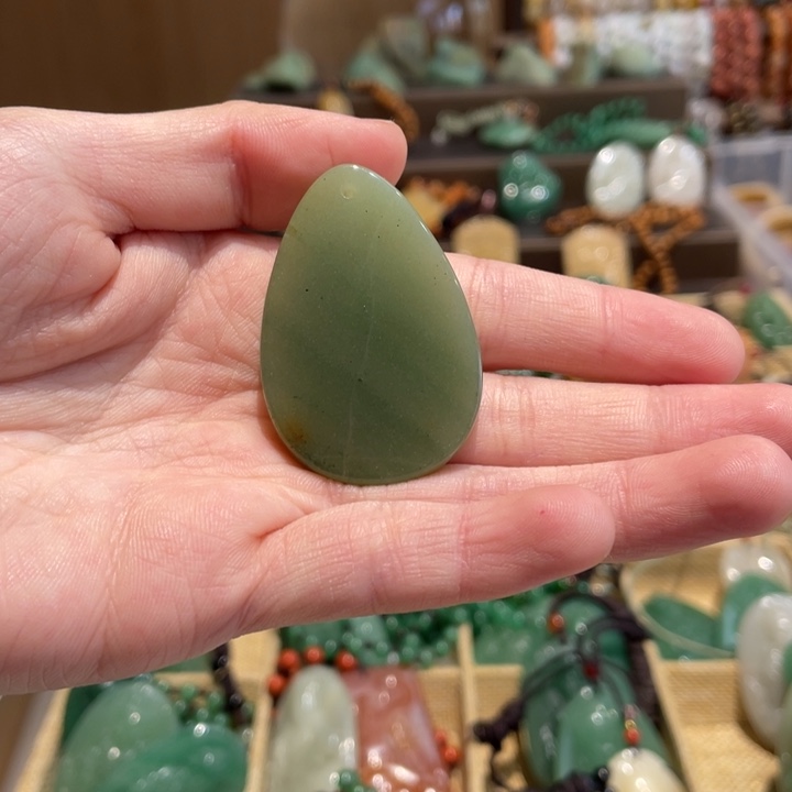 石英质玉未镶嵌颈饰