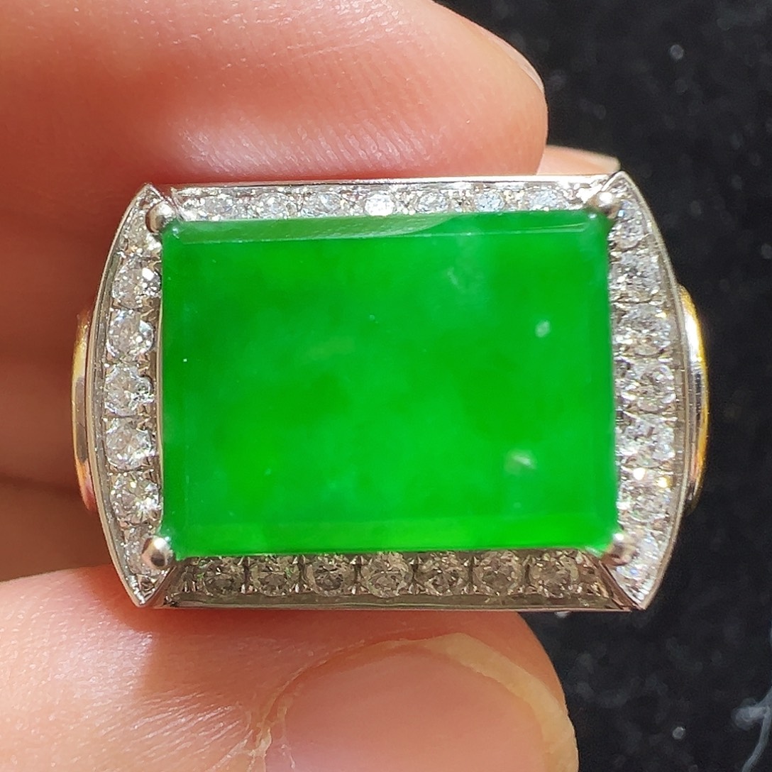 翡翠18K金镶嵌戒指