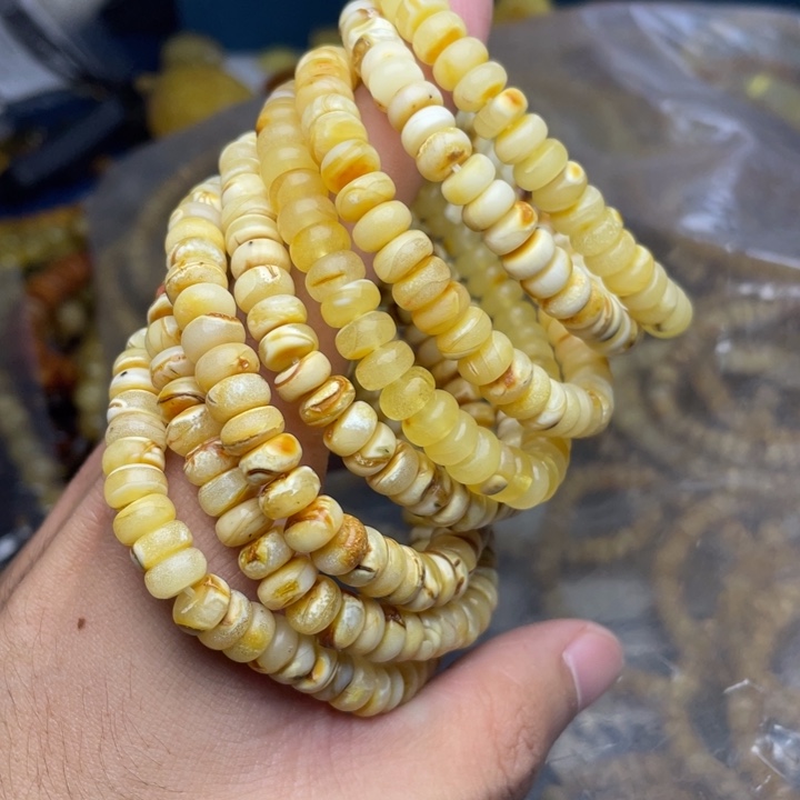 未镶嵌琥珀珠宝奇石