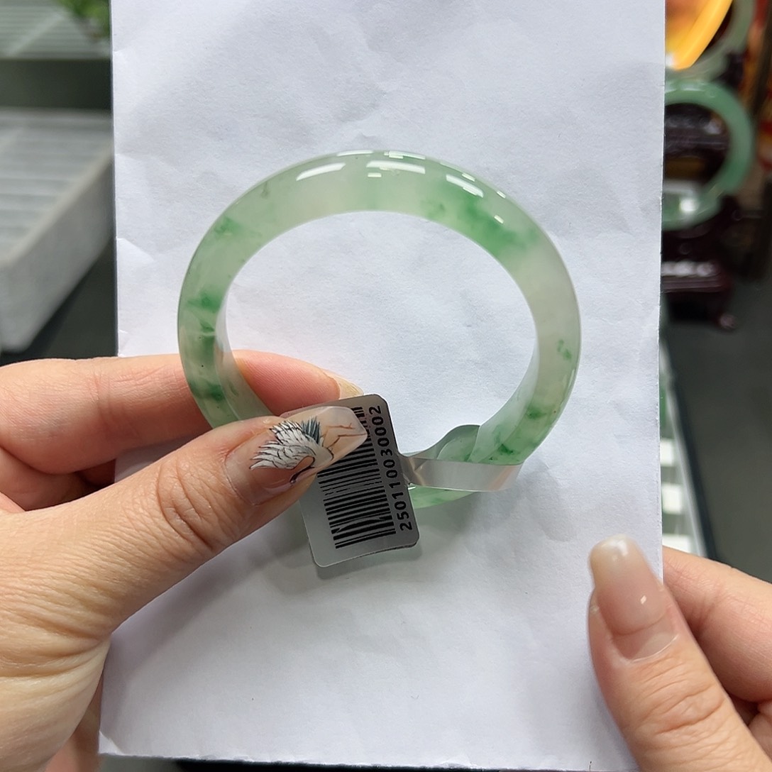 石英质玉手镯未镶嵌倾**忧