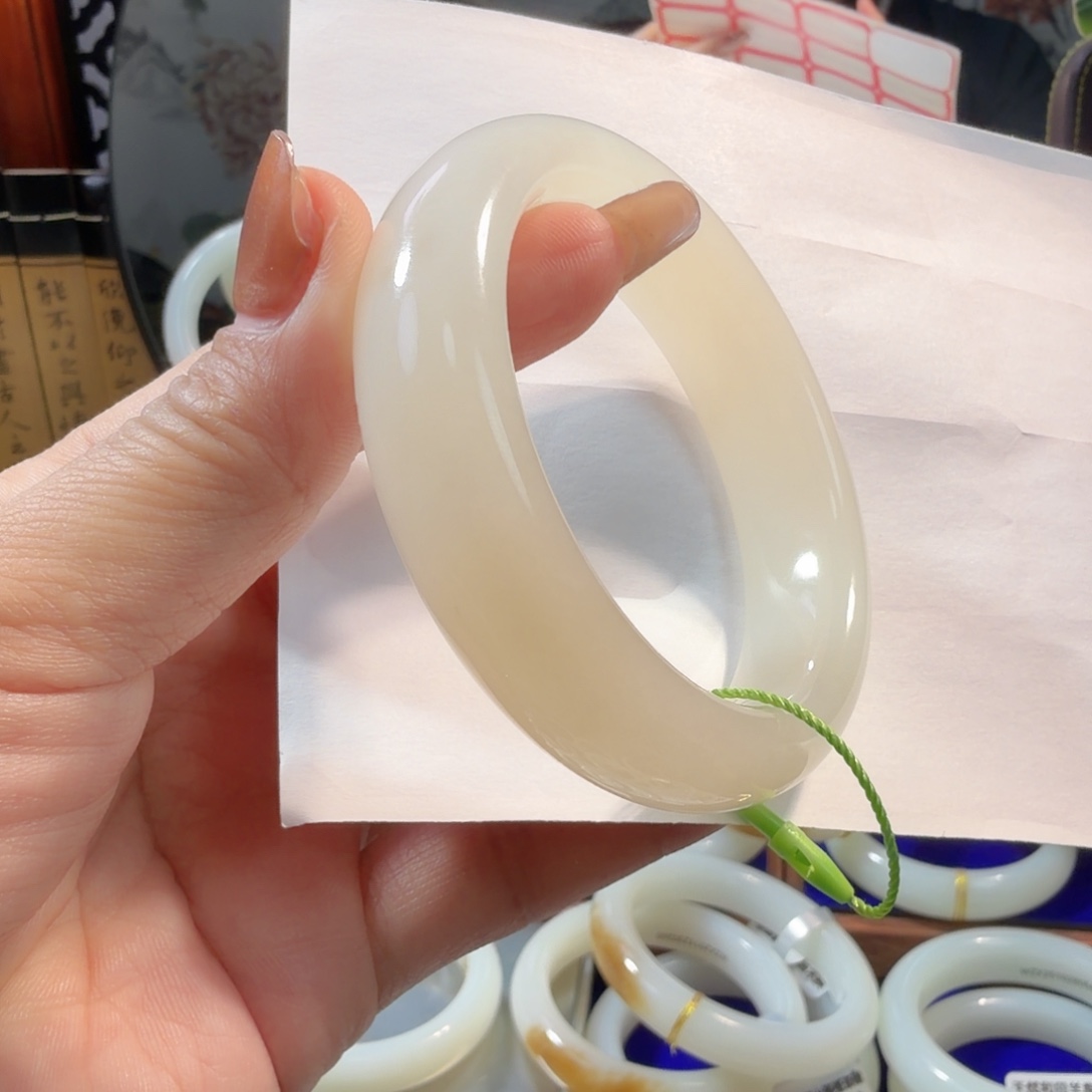 洁***和田玉未镶嵌手镯