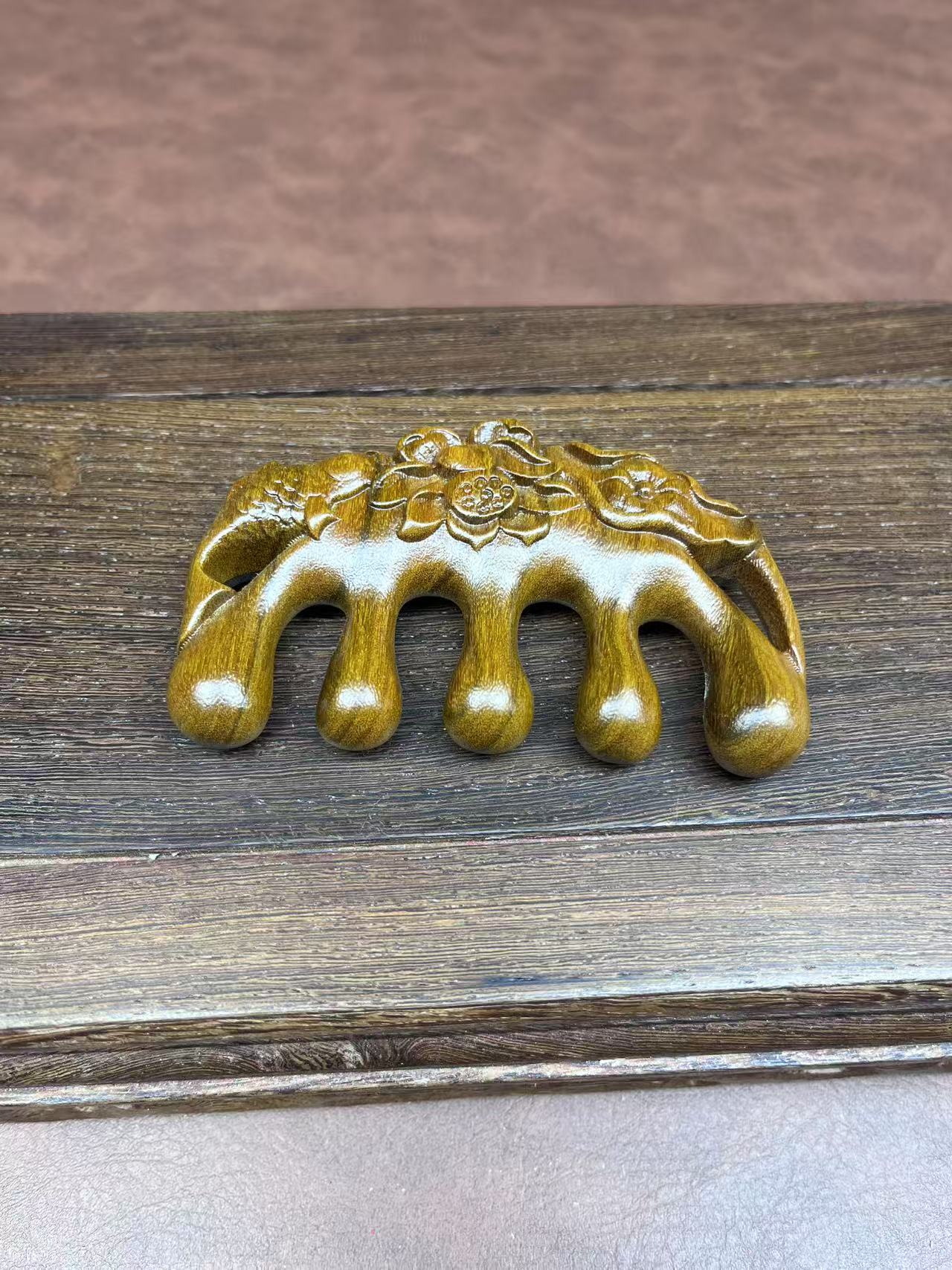 A73双面雕花手把件（无礼盒）