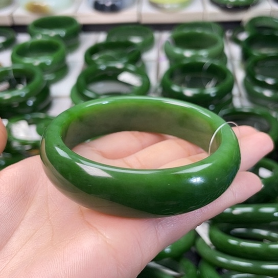 和田玉（碧玉）未镶嵌手镯