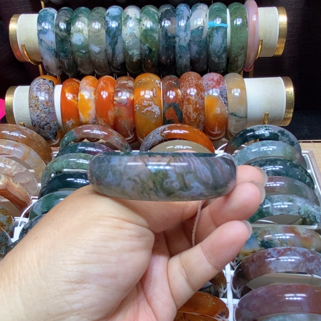 玛瑙/玉髓手镯未镶嵌大爱无疆。55口。 刘