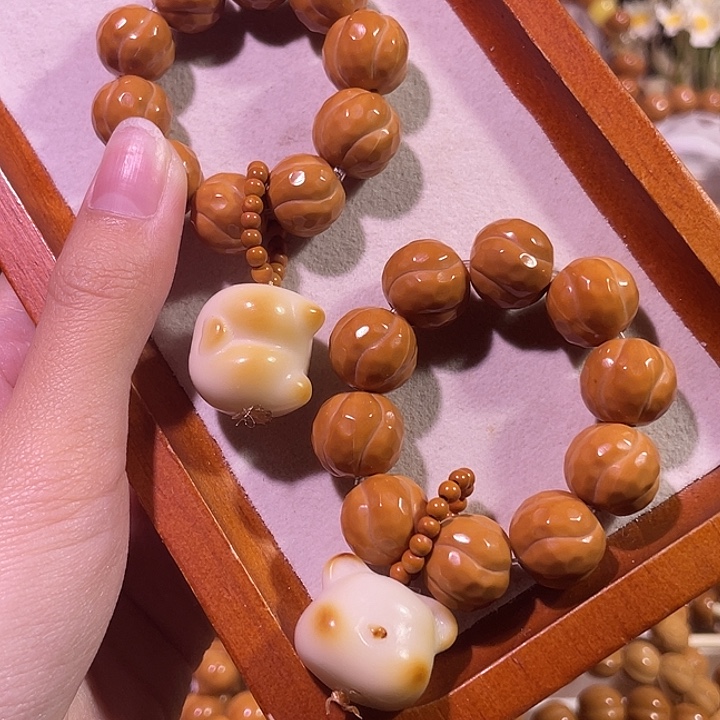 猴头核桃吊坠钻面花卷手捻二等