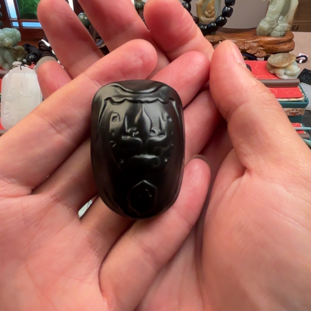 和田玉颈饰未镶嵌无****?