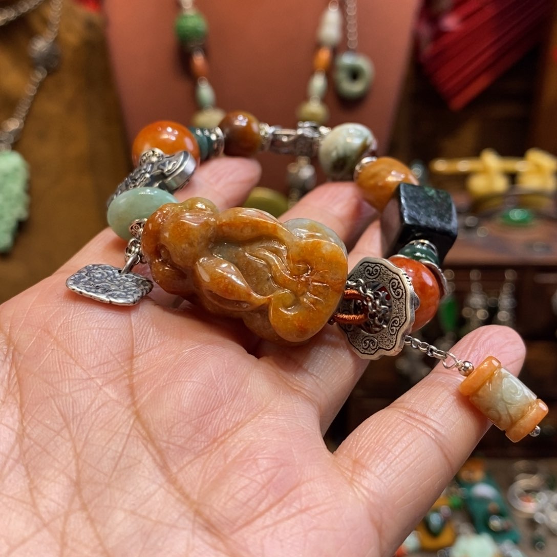 翡翠吊坠(赠链)未镶嵌