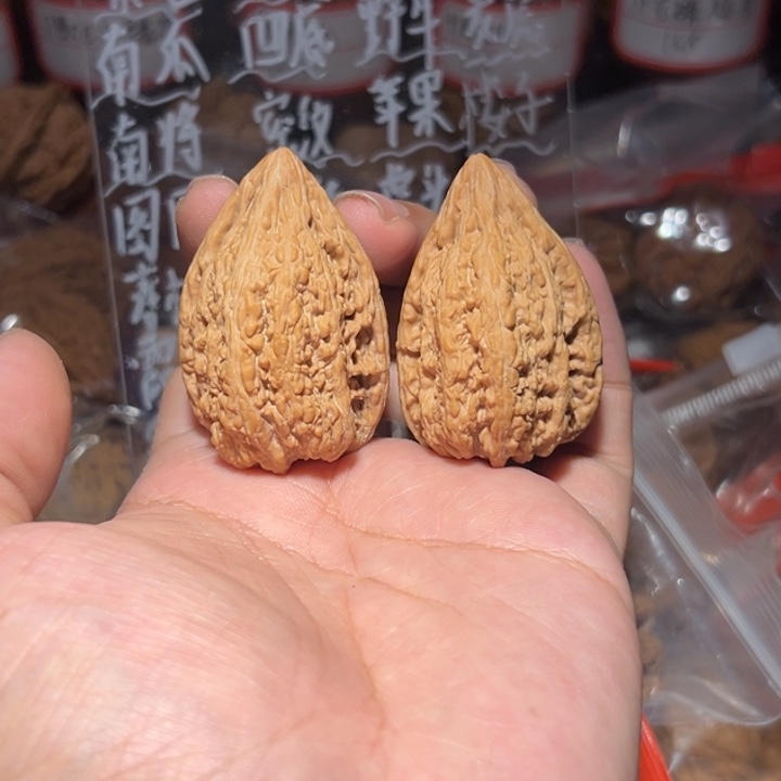 文玩核桃把件边32高47塔尖