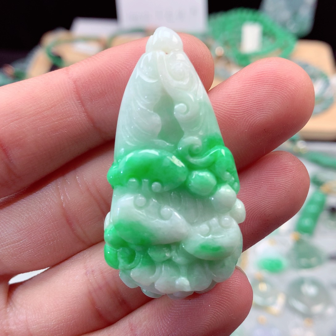 翡翠颈饰未镶嵌翡翠吊坠