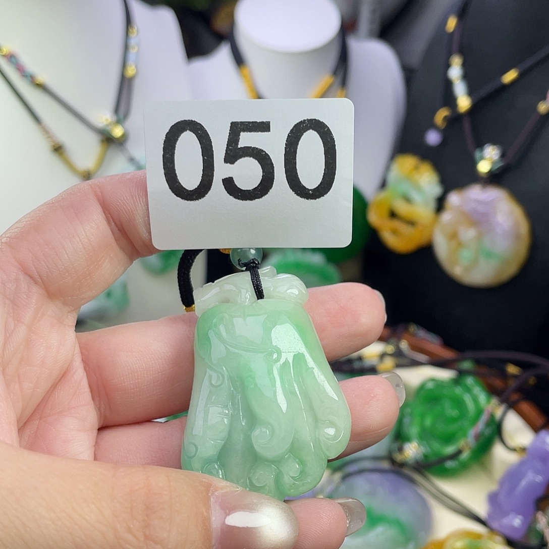 翡翠未镶嵌吊坠(赠链)