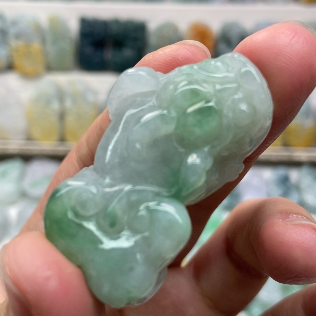 翡翠未镶嵌吊坠(赠链)