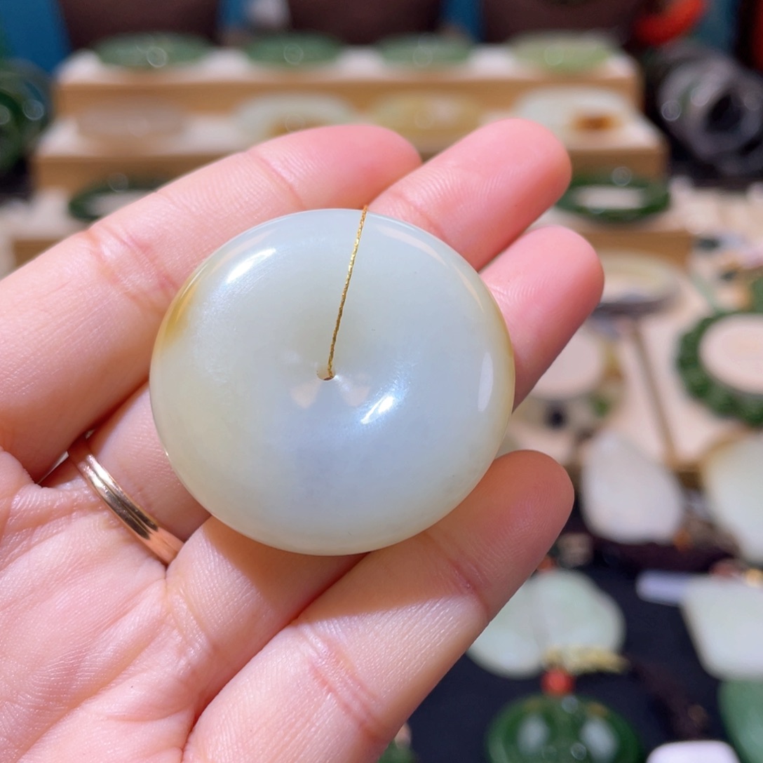 和田玉高品糖玉吊坠未镶嵌
