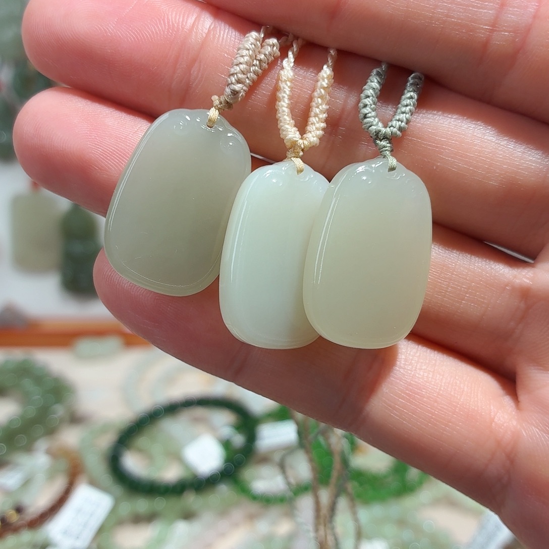 和田玉未镶嵌颈饰小无事牌挂件多样性发货怕一发一