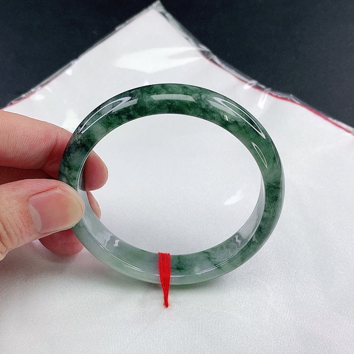 翡翠手镯未镶嵌圈56.5。2023。1