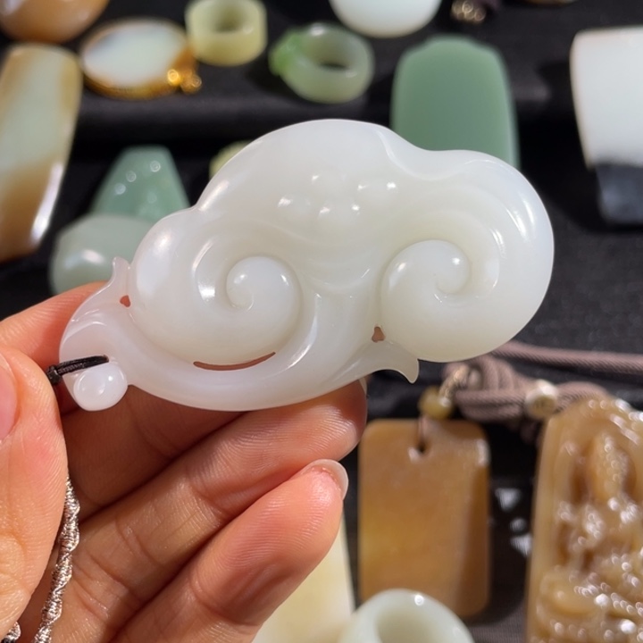 和田玉颈饰未镶嵌或***月