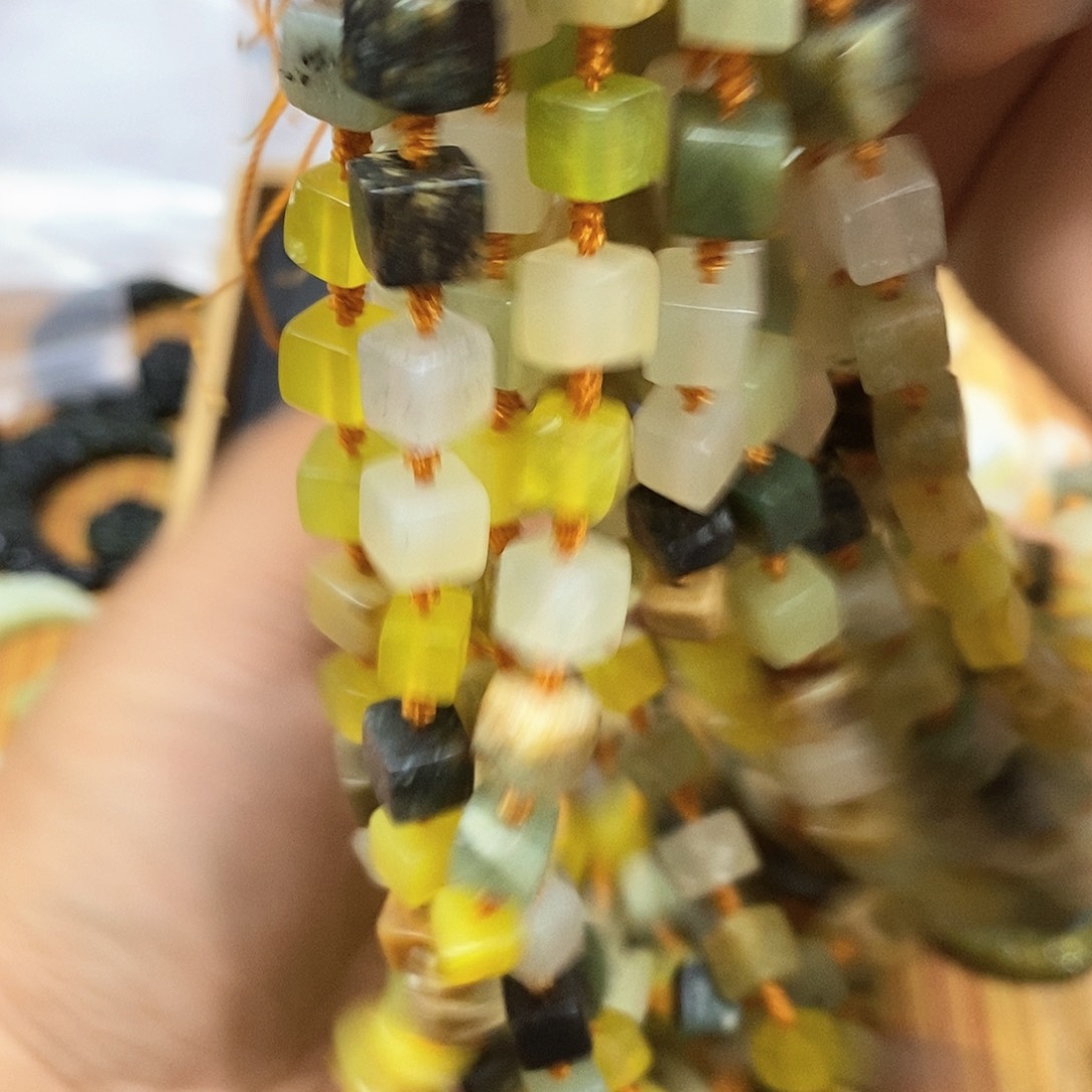 未镶嵌蛇纹石玉吊坠(不含链)1