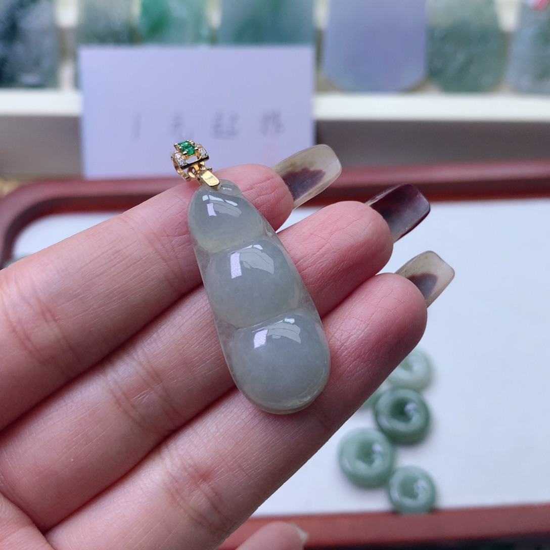 翡翠颈饰未镶嵌翡翠