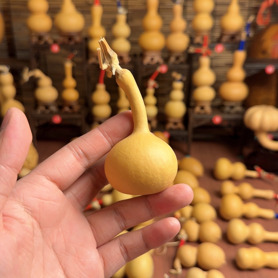 铁皮满籽单肚手把件