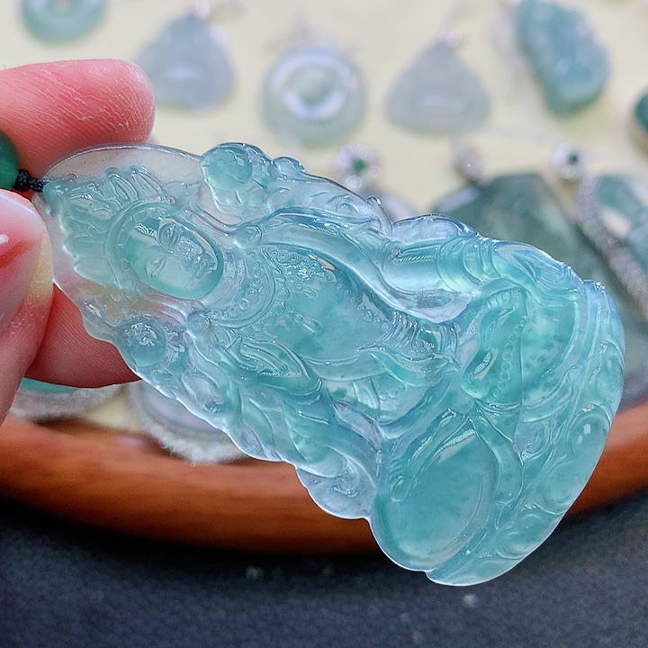 翡翠颈饰未镶嵌翡翠