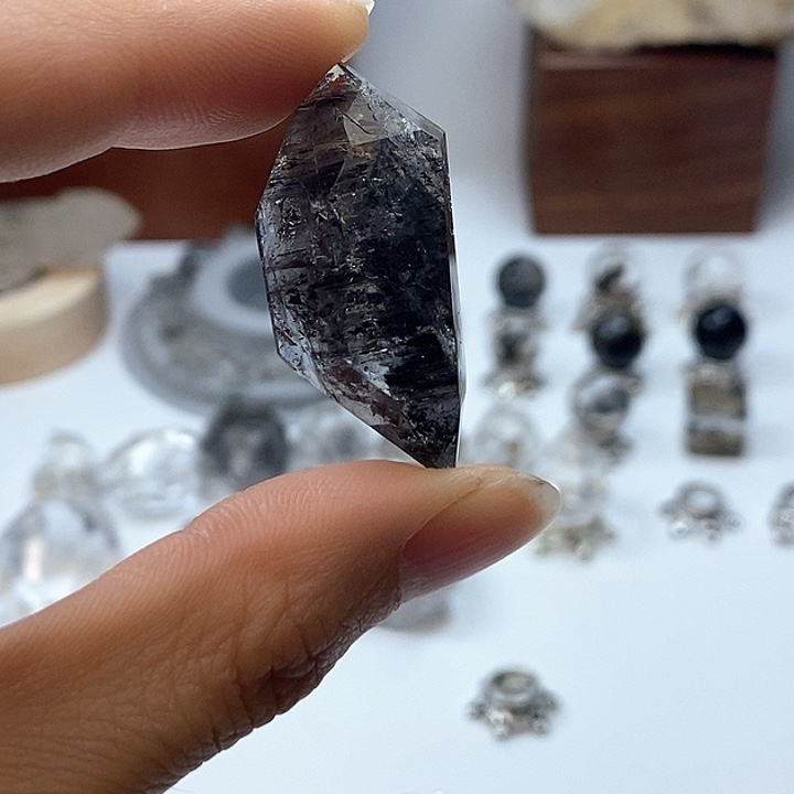 水晶颈饰未镶嵌糖心