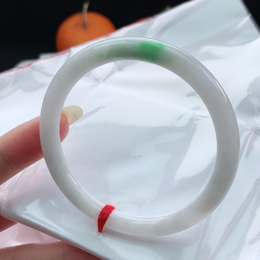 翡翠手镯未镶嵌57圆条040090