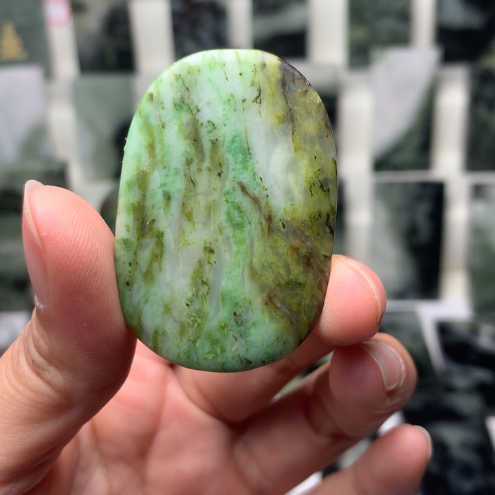 独山玉未镶嵌颈饰