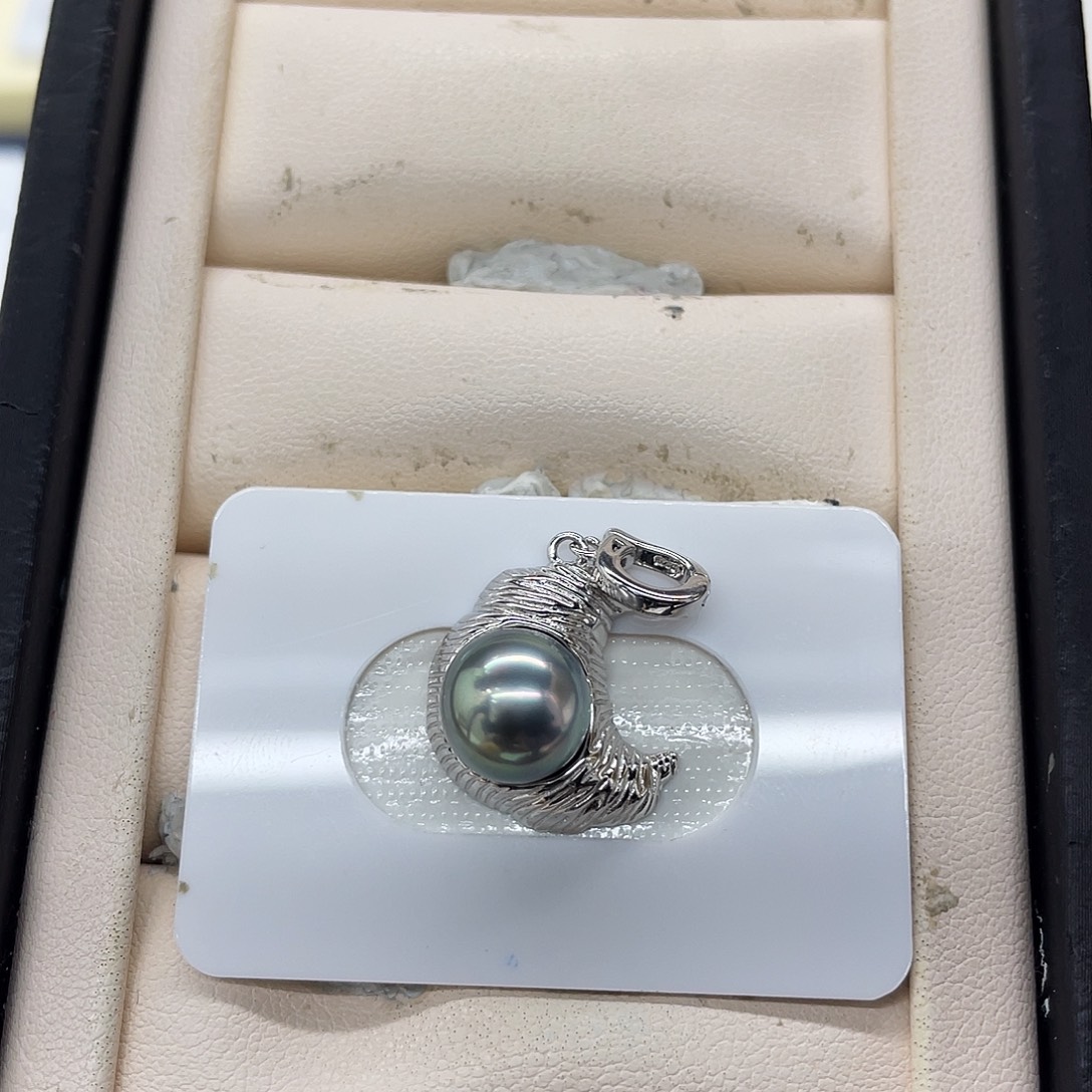 颈饰银S925镶嵌海水珍珠大溪地绿色牛角包吊坠10-11mm