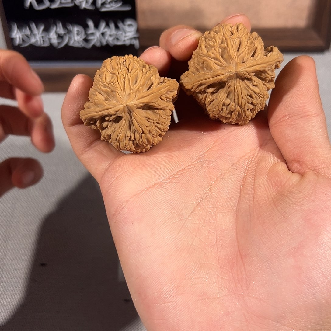 魏***文玩核桃吊坠南疆石