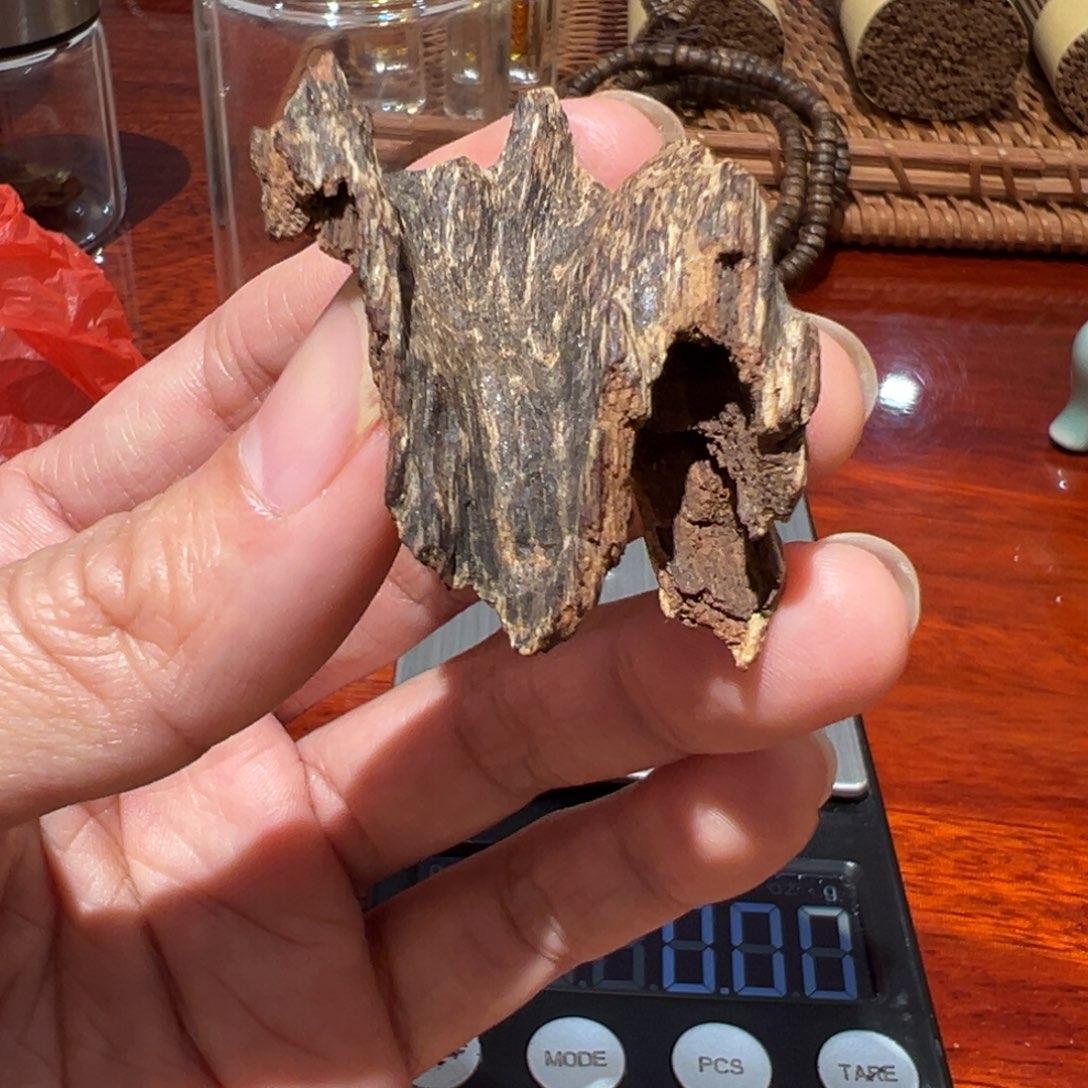 沉香沉香枕海南尖峰岭沉香，5.8克