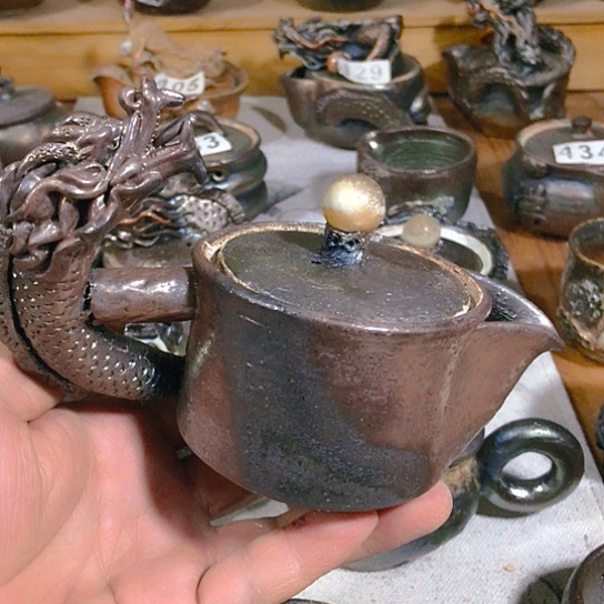 瓷片微瑕的龙宝瓶