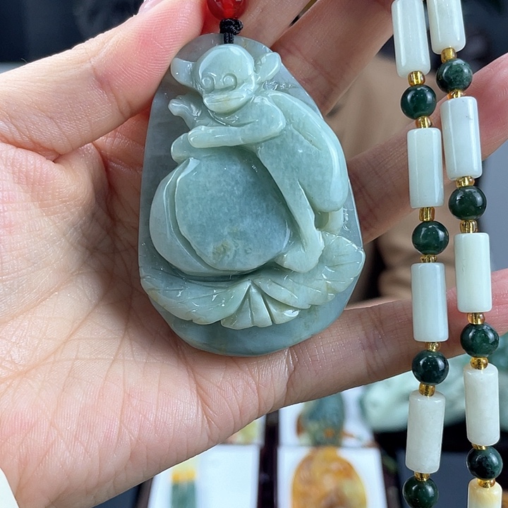 蛇纹石玉颈饰未镶嵌