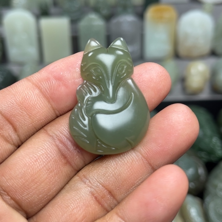 和田玉挂件未镶嵌我**。