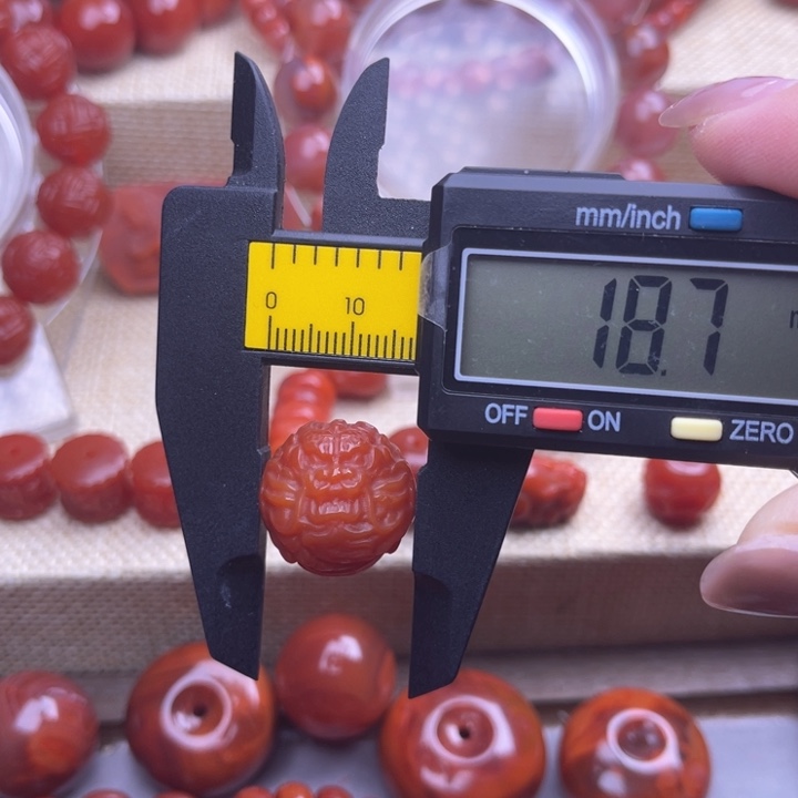 颈饰未镶嵌南红玛瑙龙珠