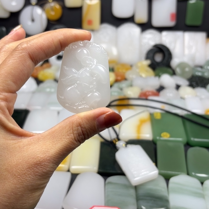 松***庭石英质玉（金丝玉）未镶嵌颈饰