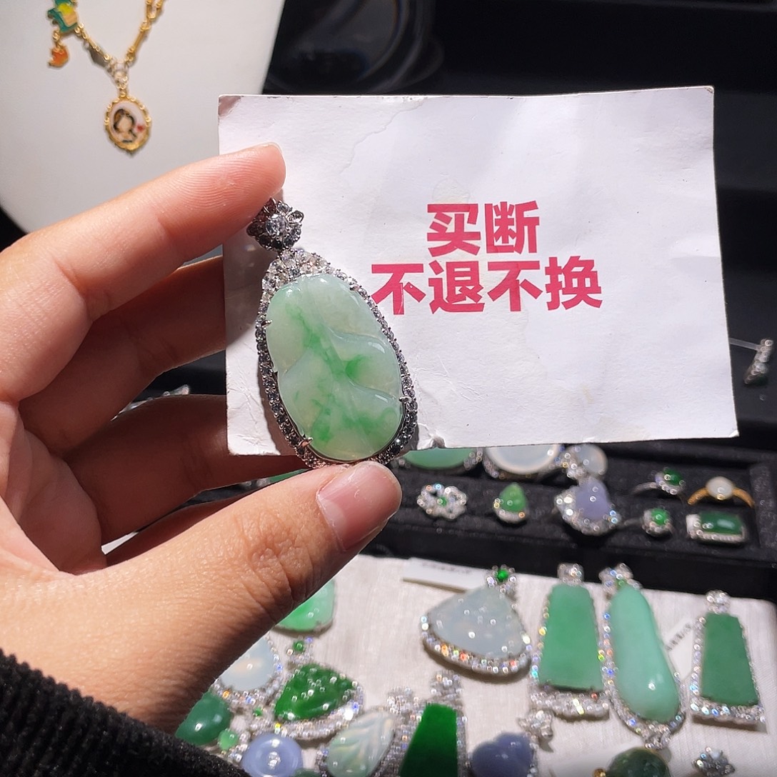 我****翡翠银S925镶嵌颈饰