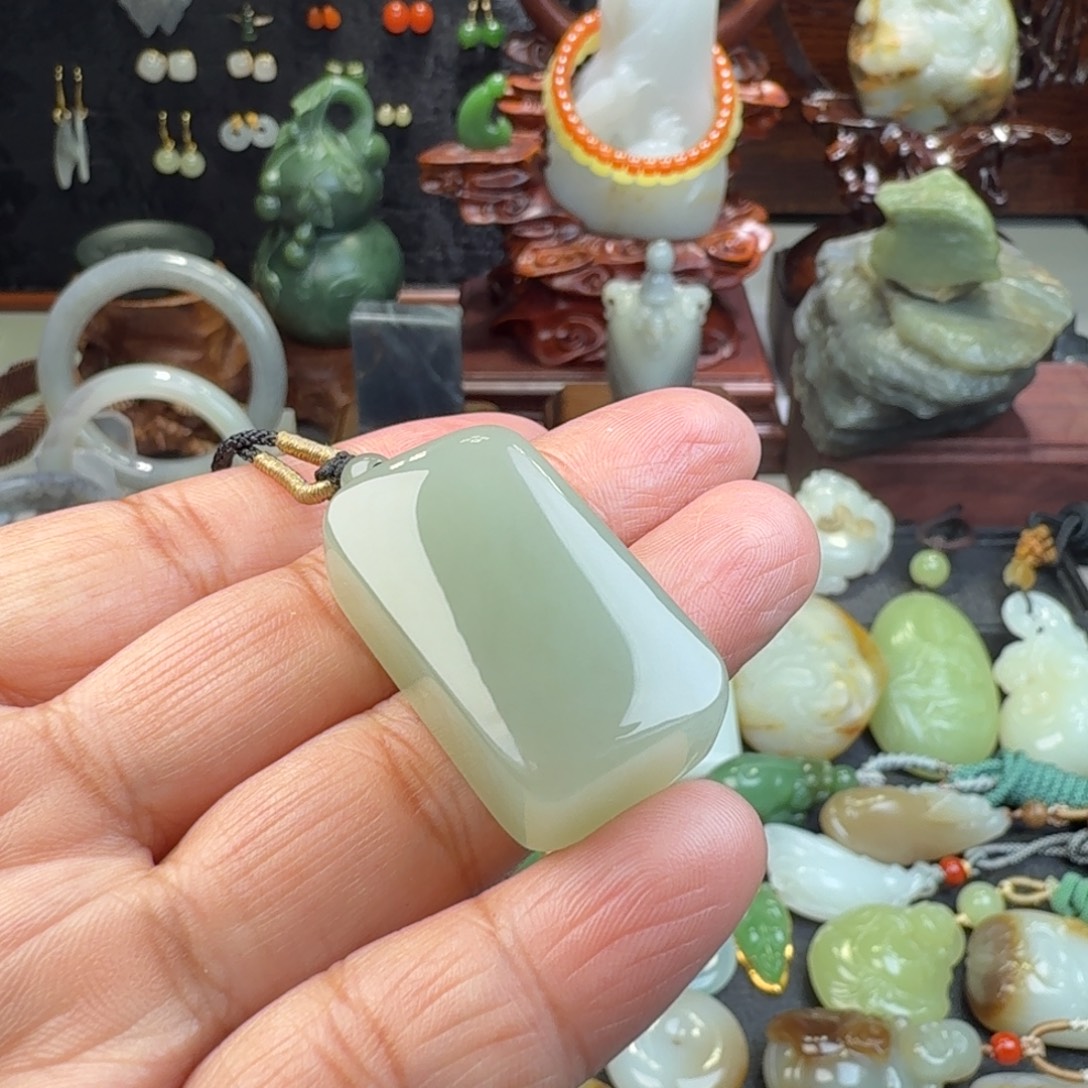 和田玉未镶嵌颈饰