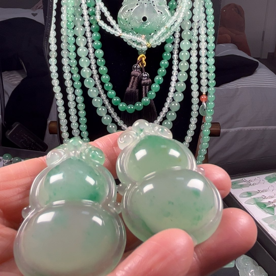 石英质玉吊坠(不含链)合金