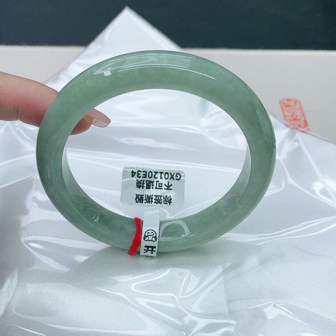 翡翠手镯未镶嵌正61.6