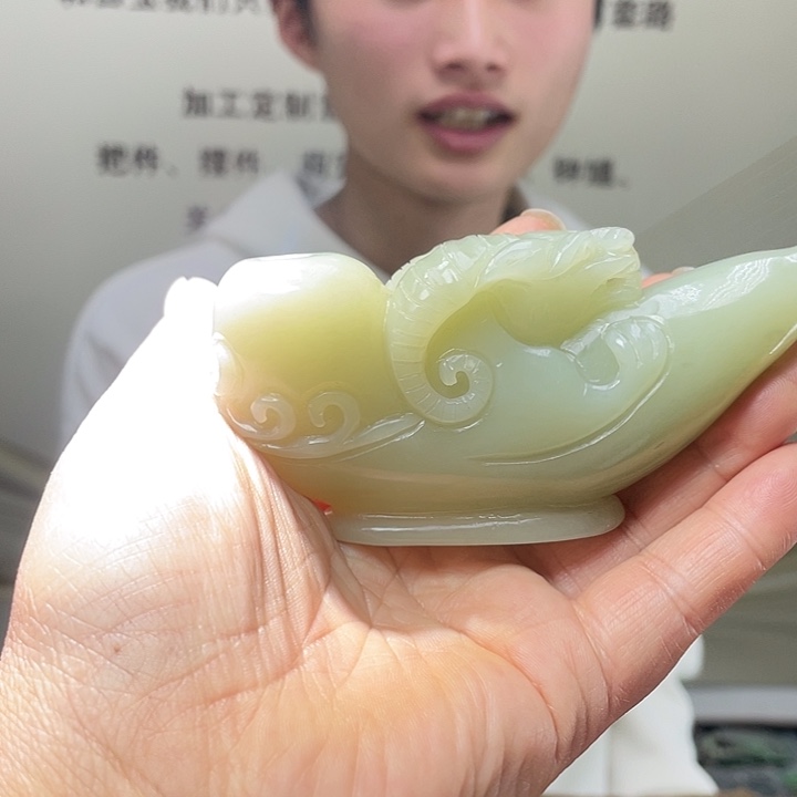 和田玉未镶嵌把件