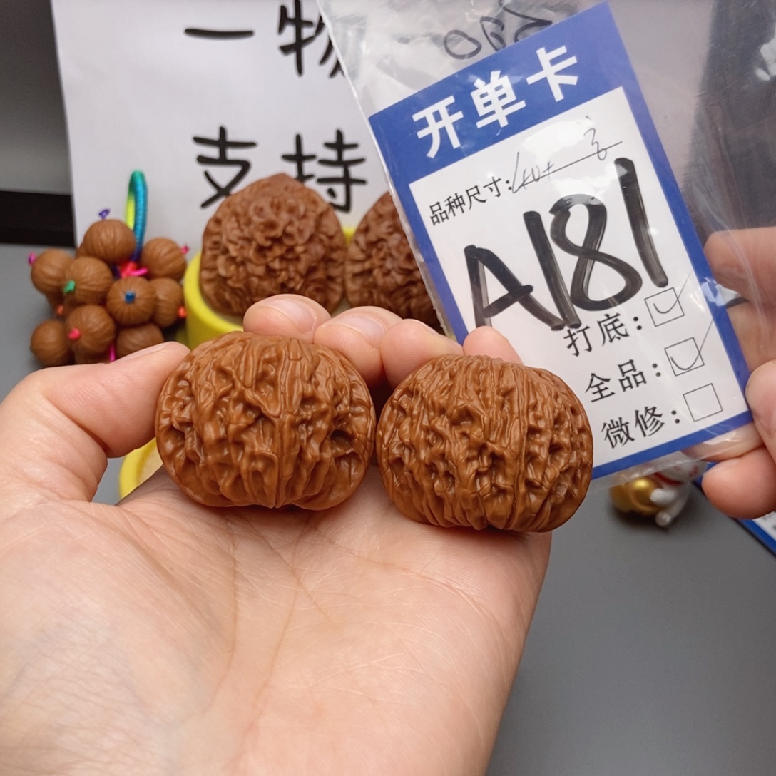 L***r桃核吊坠核桃磨盘狮子头