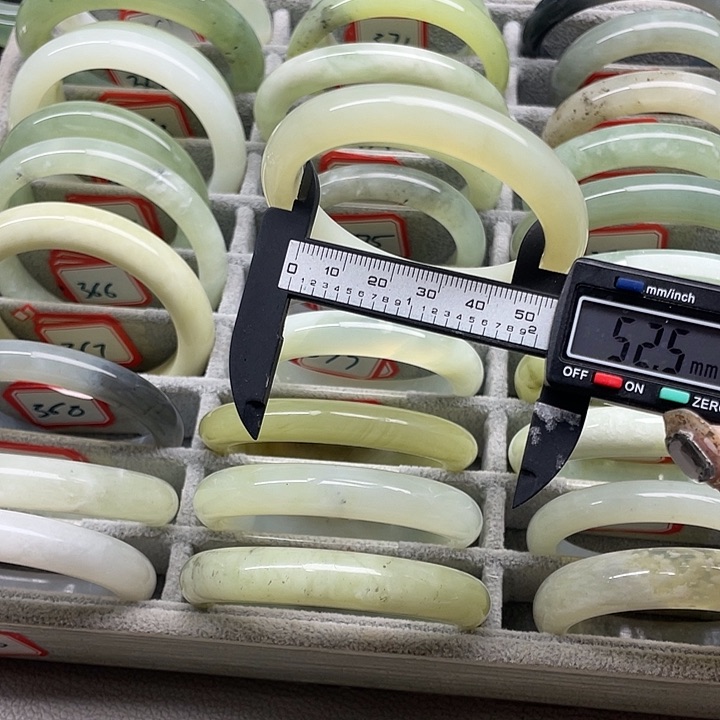 蛇纹石玉未镶嵌手镯395