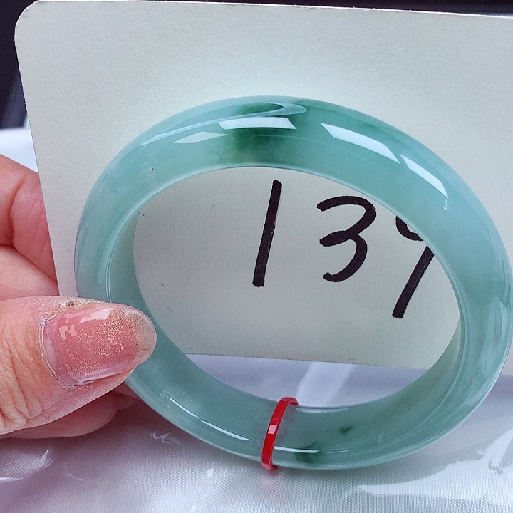 翡翠手镯未镶嵌翡翠