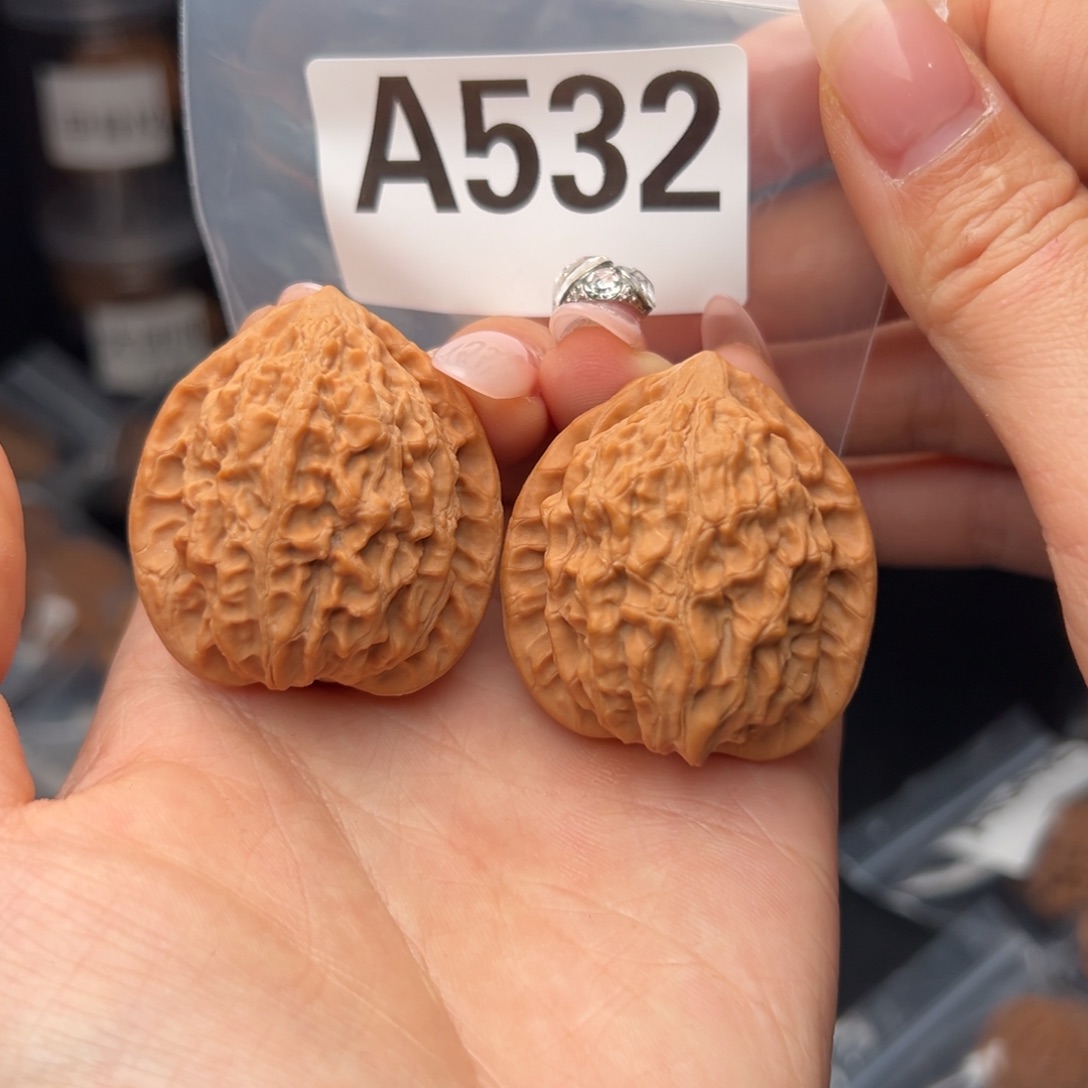 文玩核桃吊坠金牛38全品