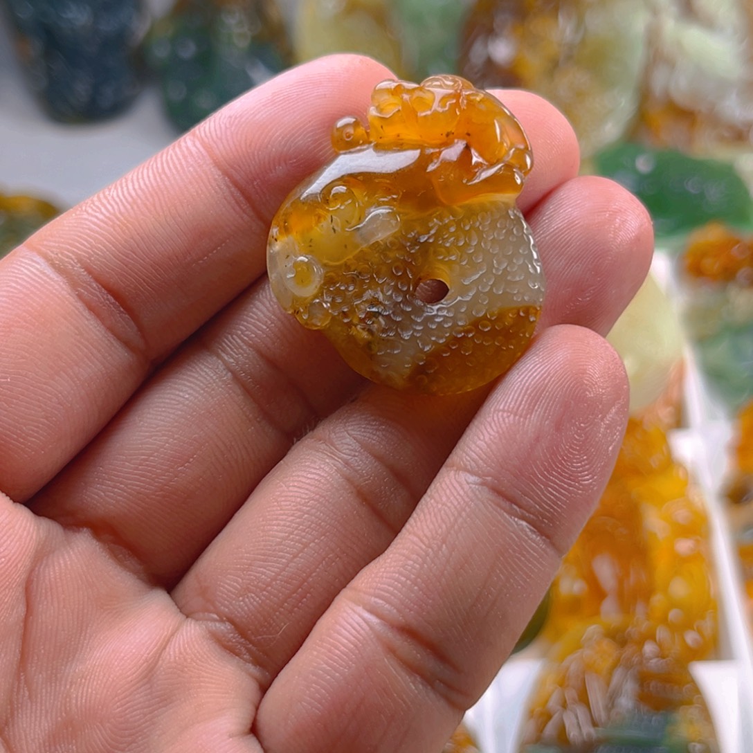未镶嵌蛇纹石玉颈饰