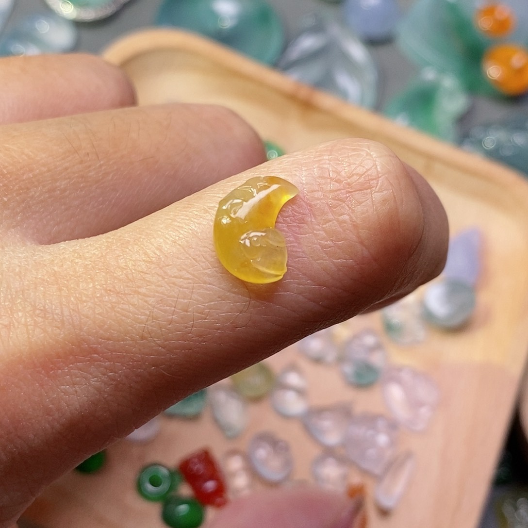 翡翠颈饰未镶嵌翡翠