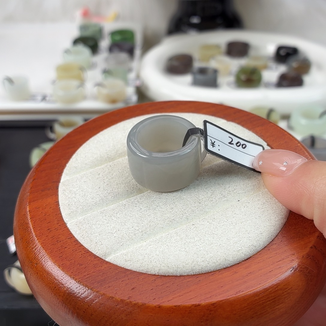 和田玉未镶嵌戒指Q30烟灰圆切内径16.2