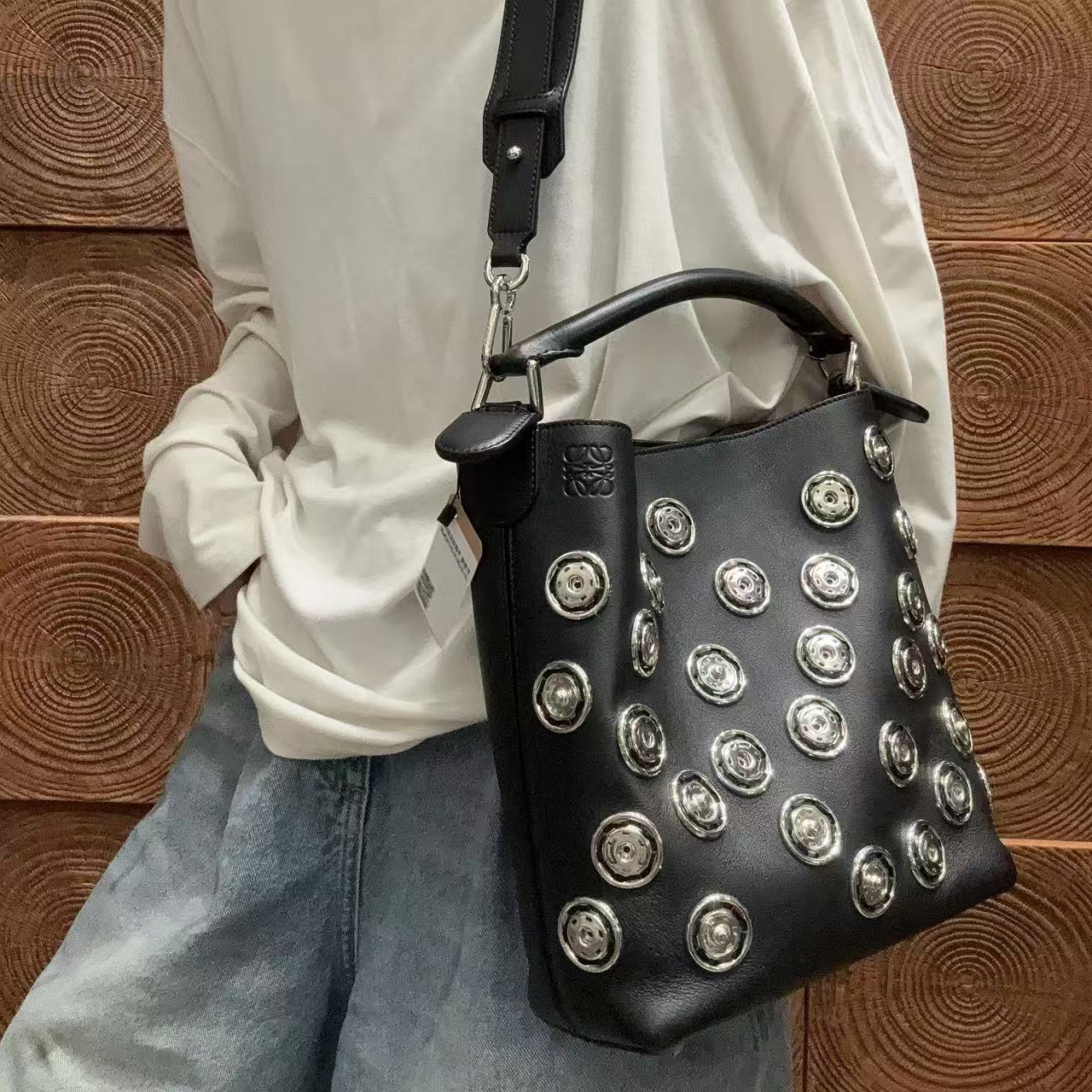 95新 LOEWE/罗意威 【蕾】76 0579 秀款纽扣斜挎包