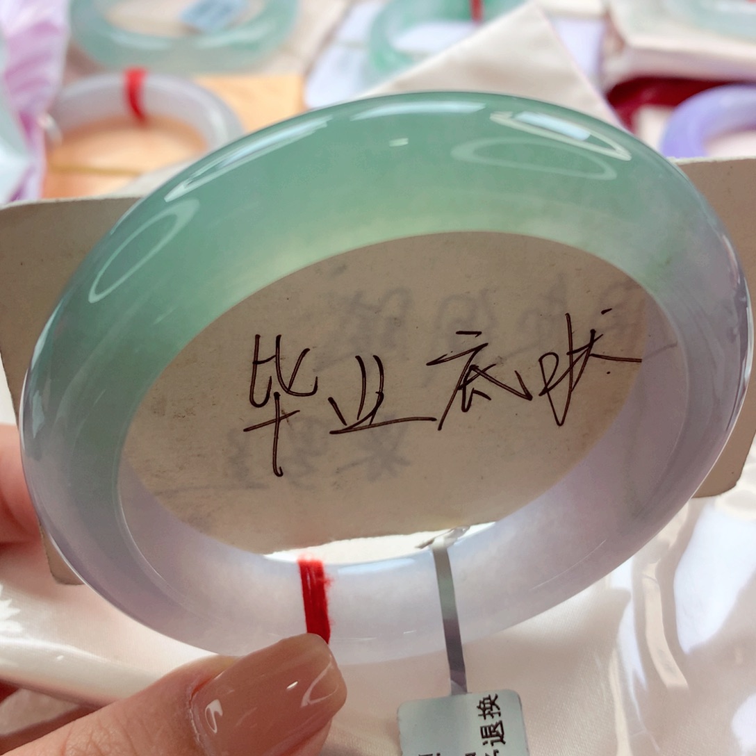 翡翠手镯未镶嵌师妹